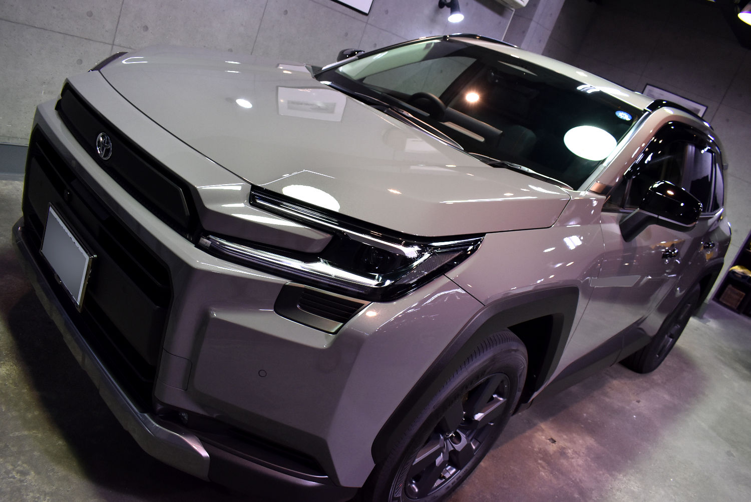 リボルト川崎・トヨタ、RAV4のガラスコーティング。