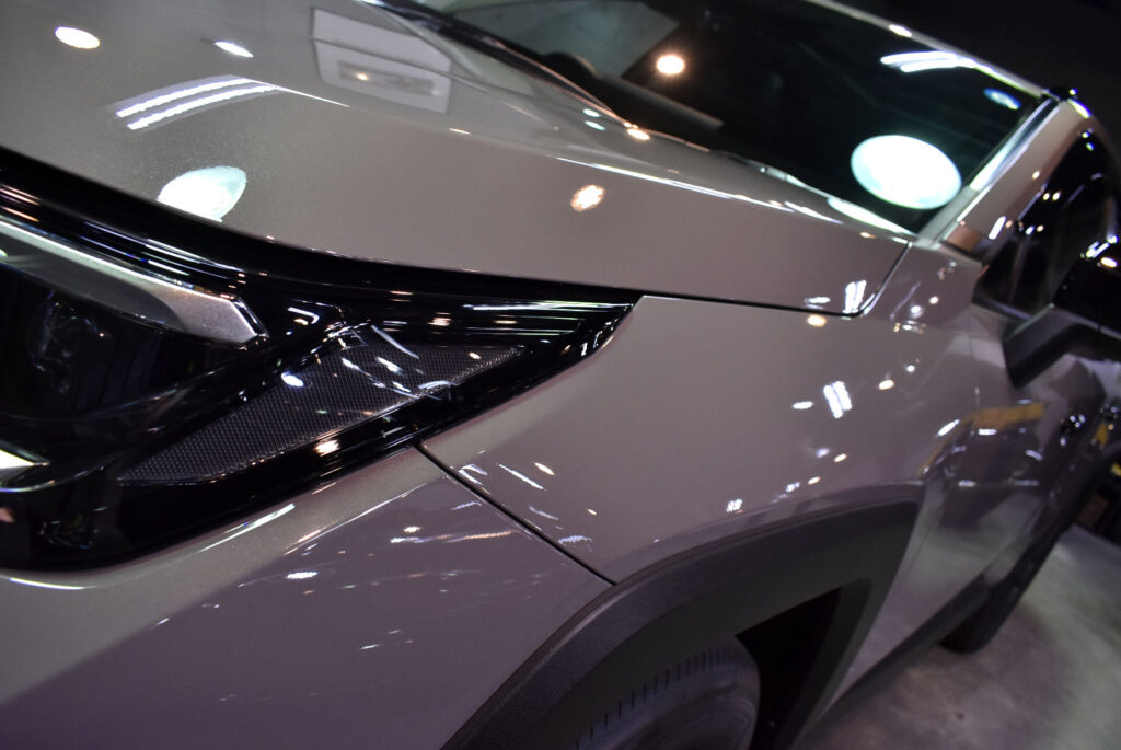 リボルト川崎・トヨタ、RAV4のガラスコーティング。