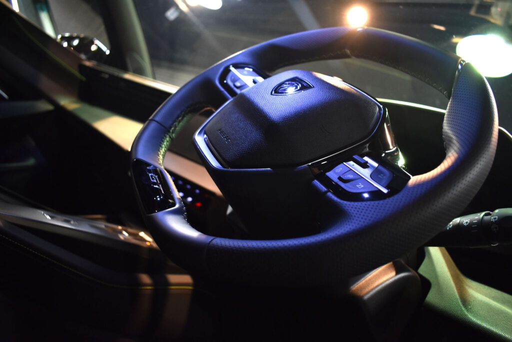 リボルト川崎・PEUGEOT、308のシートコーティングです。