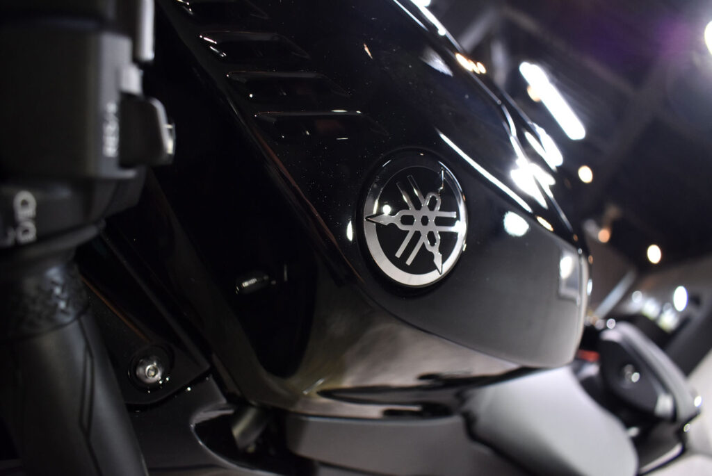 リボルト川崎・ヤマハ、YZF-R7のバイク、セラミックコーティング。