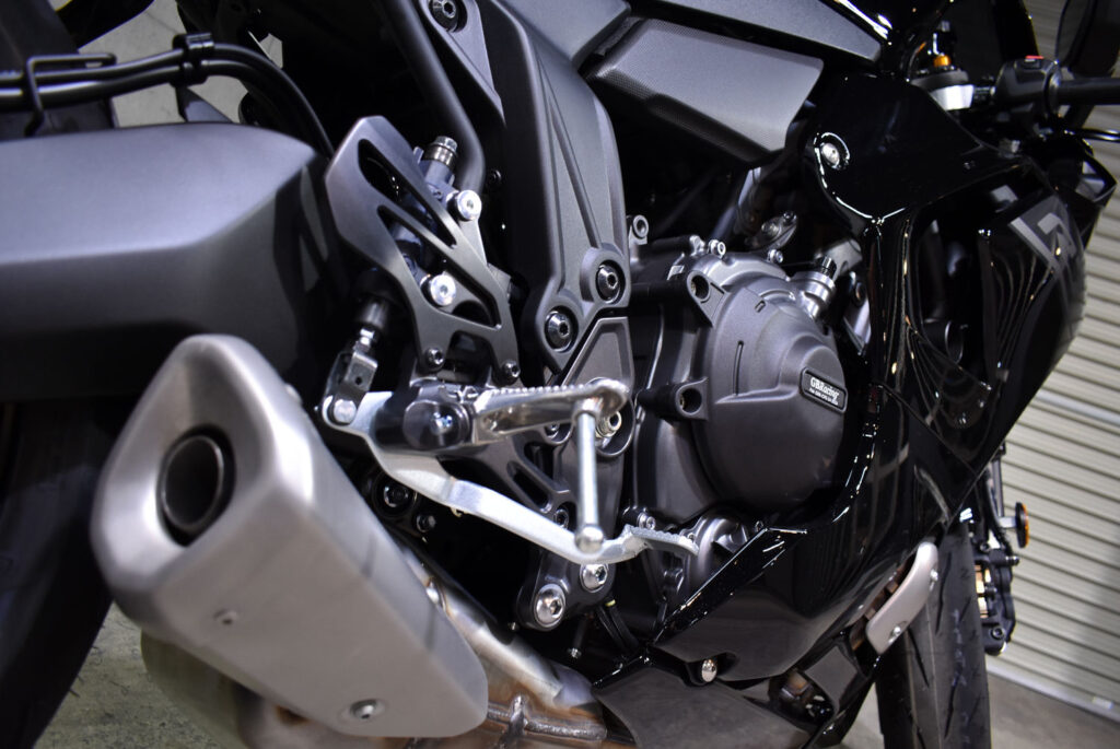 リボルト川崎・ヤマハ、YZF-R7のバイク、セラミックコーティング。